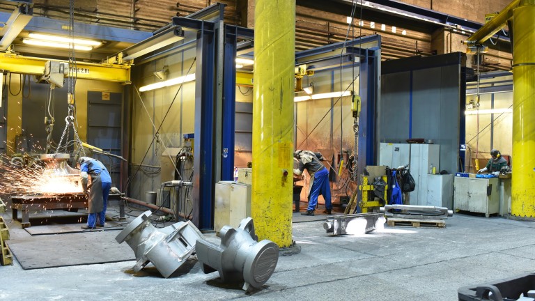 Montagereiniger Assembly in a production hall