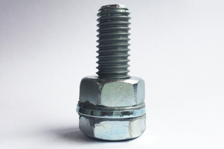 Inerte Fluorcarbonfette nut and bolt lubricated with grey paste